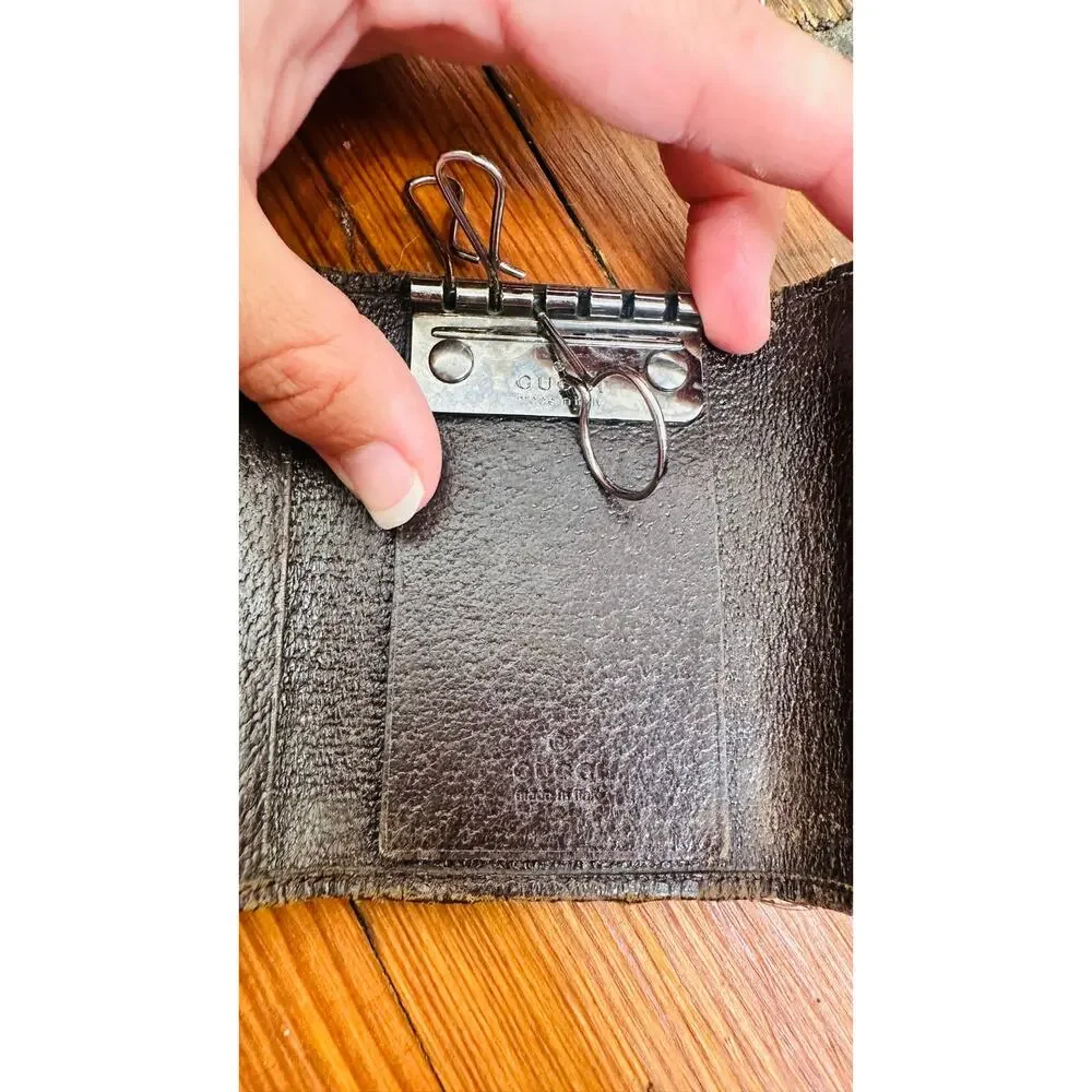 Vintage GUCCI Beige Canvas GG Logo Silver Accented Key Holder Case